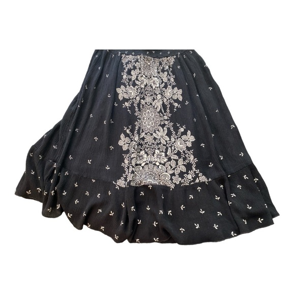 BILA dress, black and white, blouson  style, sleeveless, crinkle crepe fabric,. - Picture 5 of 7